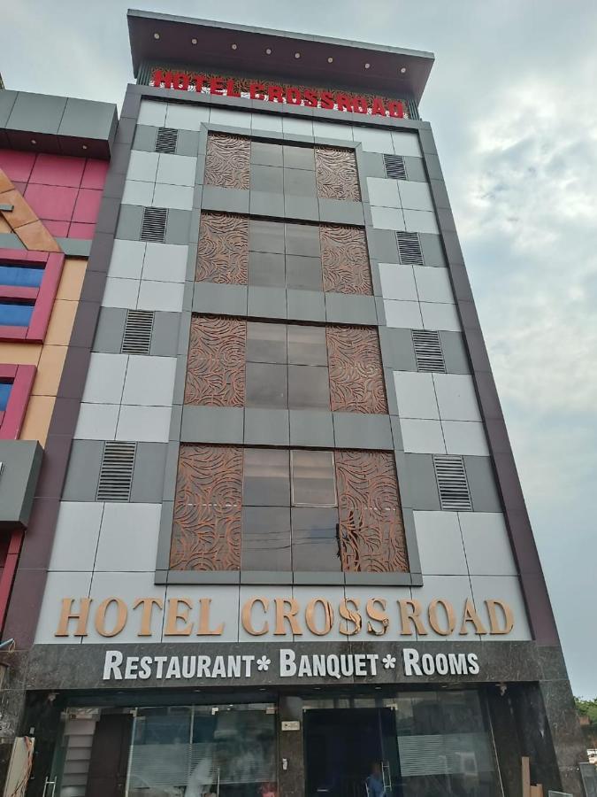 Hotel Cross Road By Wb Inn Unnao Exteriör bild