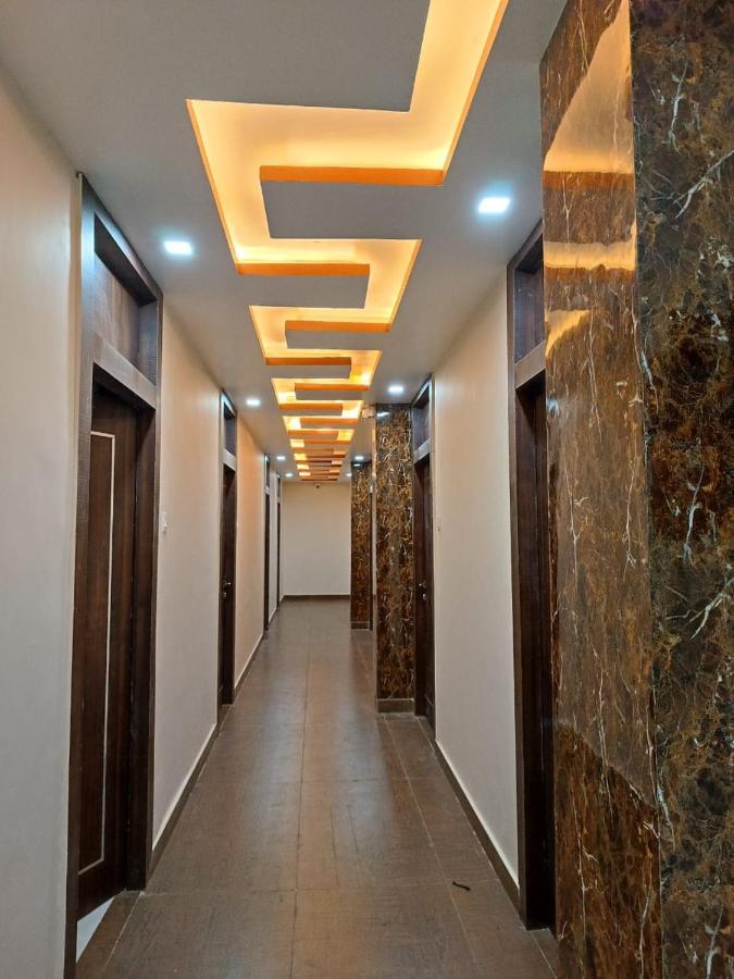 Hotel Cross Road By Wb Inn Unnao Exteriör bild