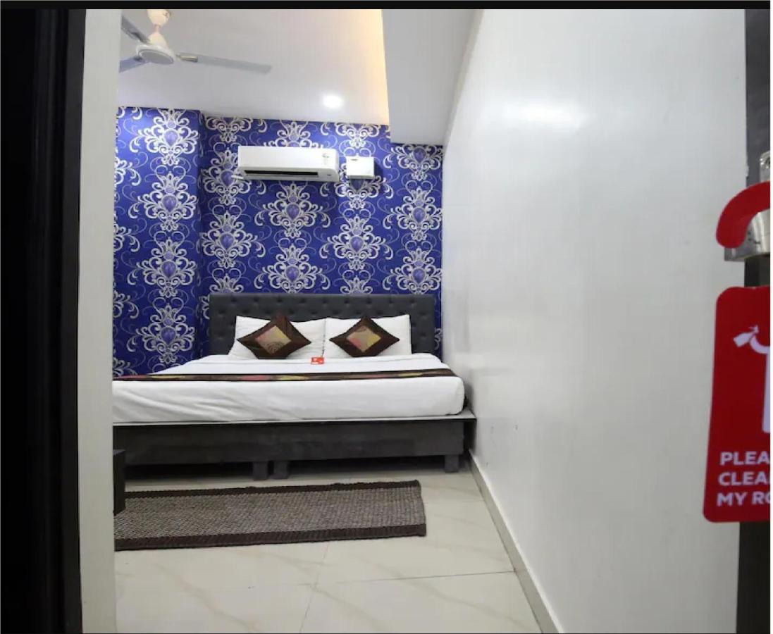 Hotel Cross Road By Wb Inn Unnao Exteriör bild