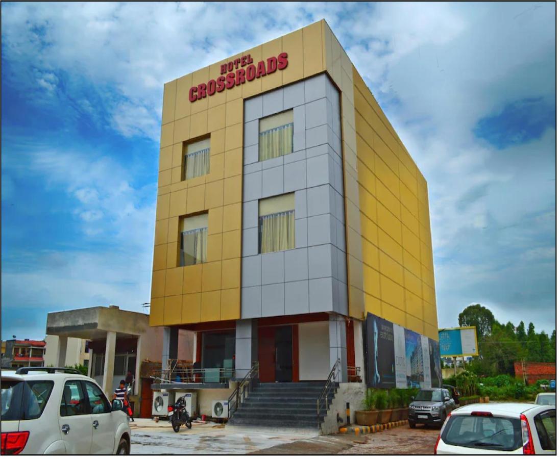 Hotel Cross Road By Wb Inn Unnao Exteriör bild