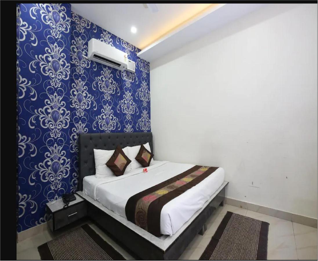 Hotel Cross Road By Wb Inn Unnao Exteriör bild
