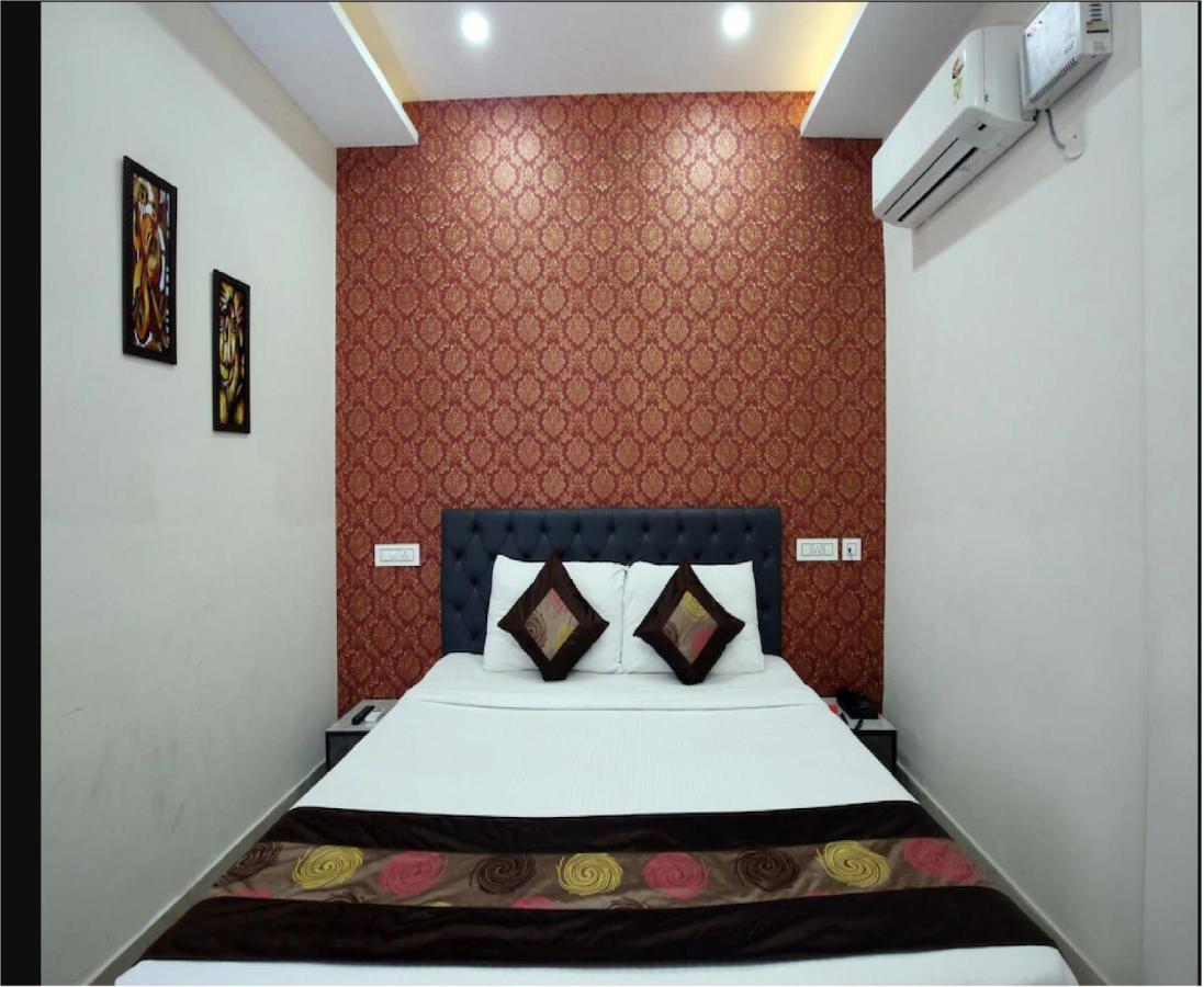 Hotel Cross Road By Wb Inn Unnao Exteriör bild