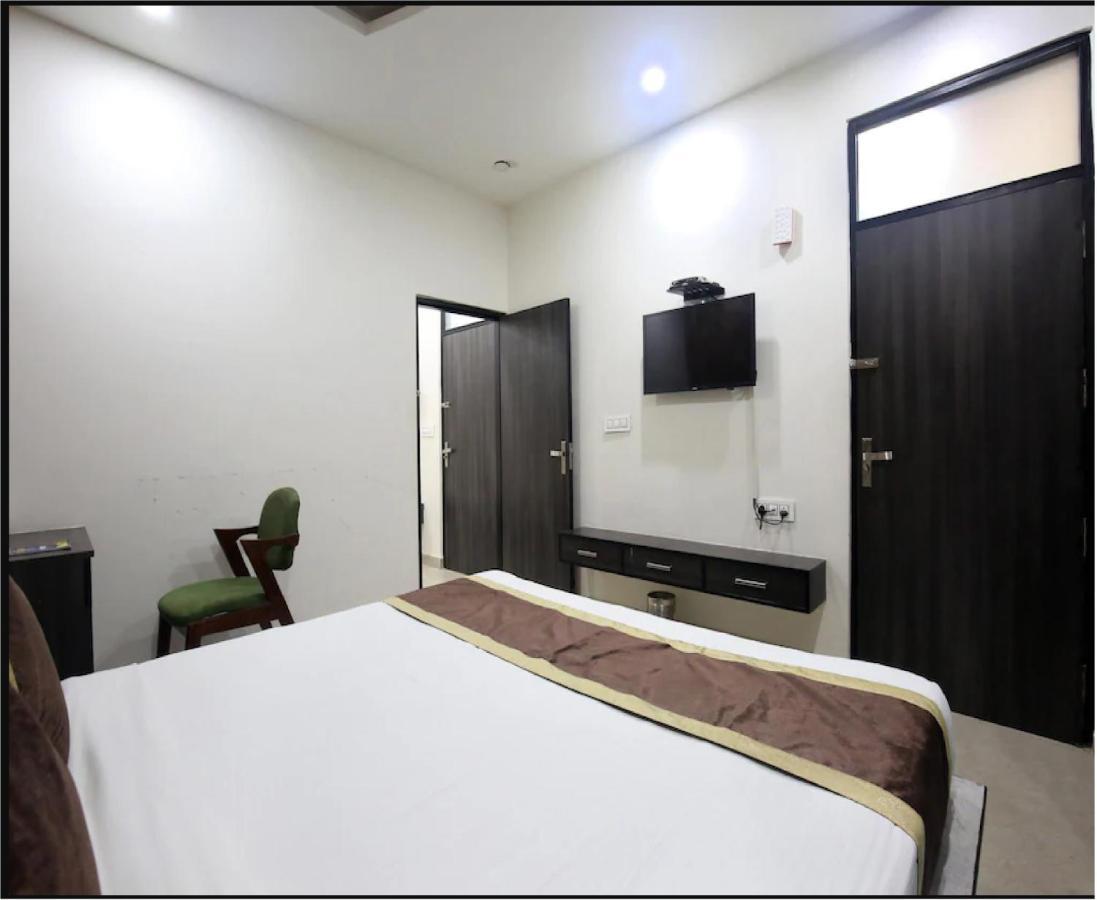 Hotel Cross Road By Wb Inn Unnao Exteriör bild