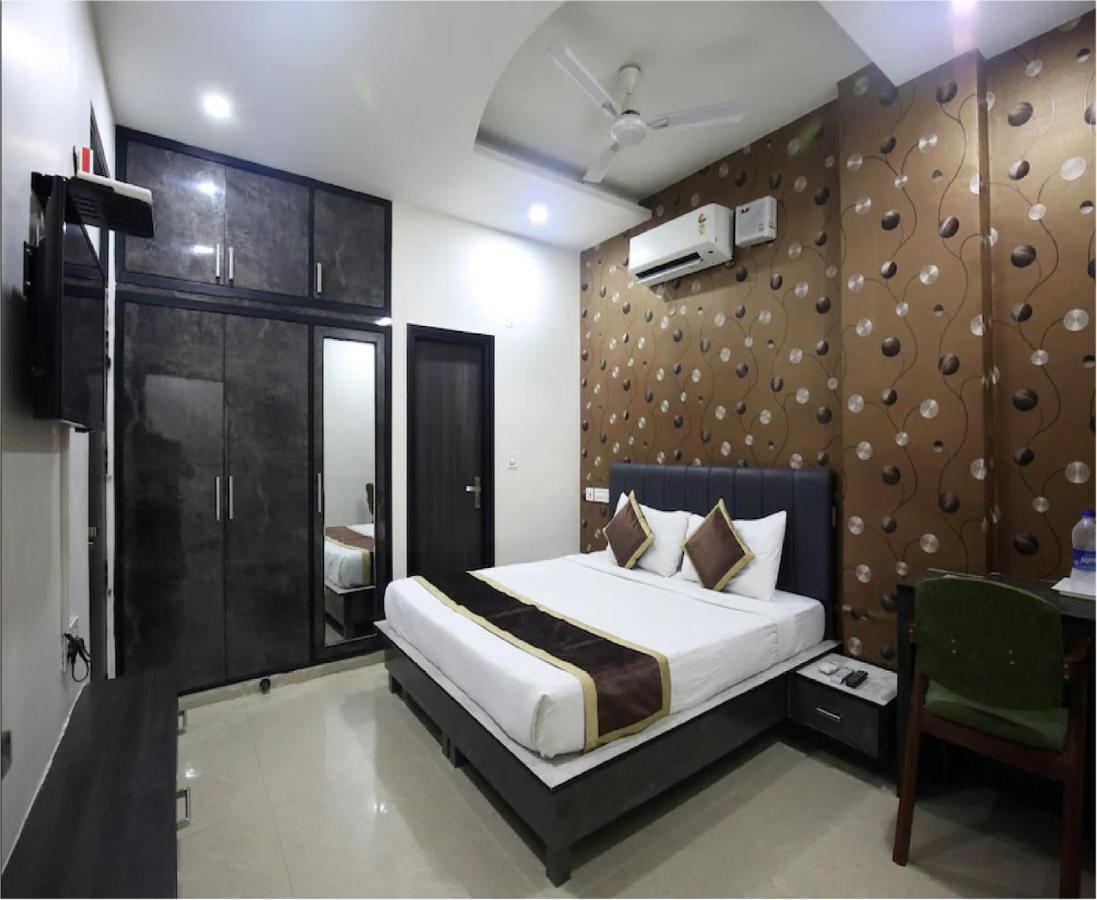 Hotel Cross Road By Wb Inn Unnao Exteriör bild