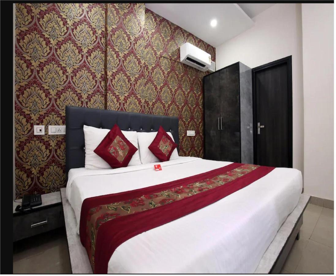 Hotel Cross Road By Wb Inn Unnao Exteriör bild