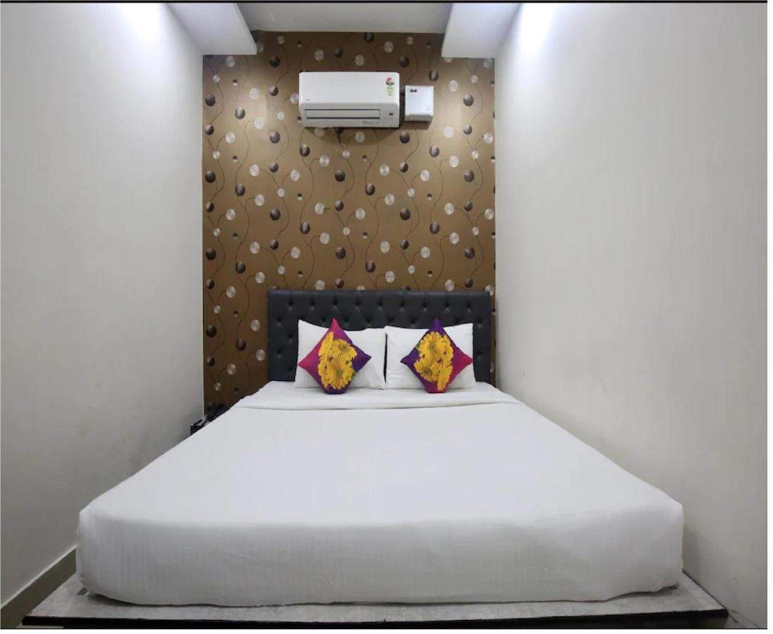 Hotel Cross Road By Wb Inn Unnao Exteriör bild