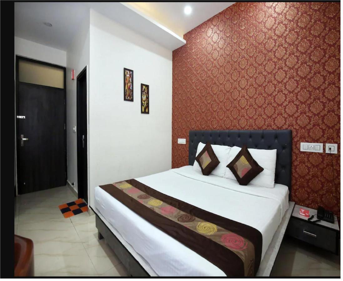 Hotel Cross Road By Wb Inn Unnao Exteriör bild