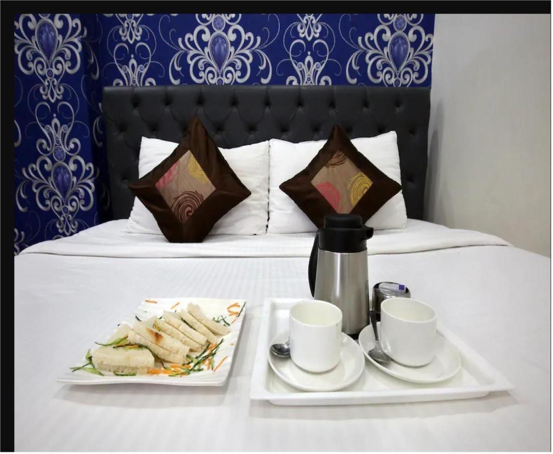 Hotel Cross Road By Wb Inn Unnao Exteriör bild