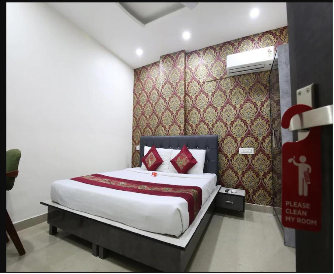 Hotel Cross Road By Wb Inn Unnao Exteriör bild